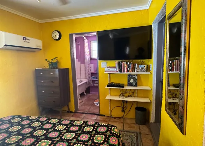La Quirky Casita, Barrio Viejo