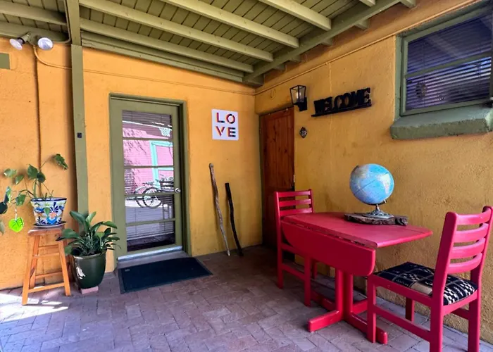 La Quirky Casita, Barrio Viejo