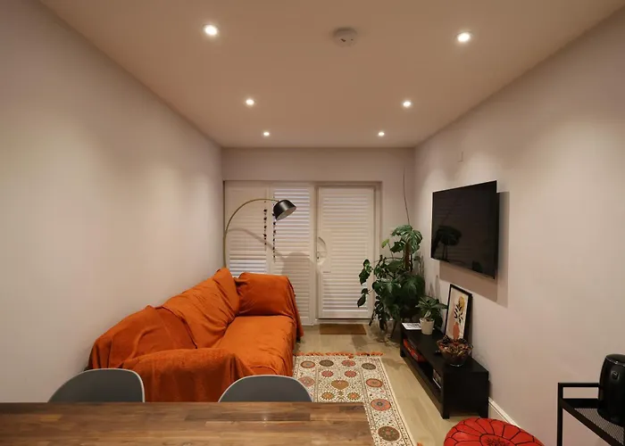 Little Vine - Beautiful Ground Floor Apartment In South London