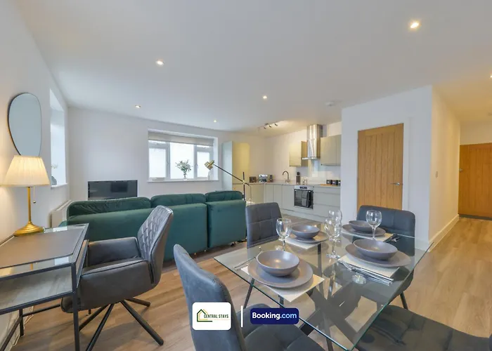 Luxury 1 Bedroom Apartment With Free Parking