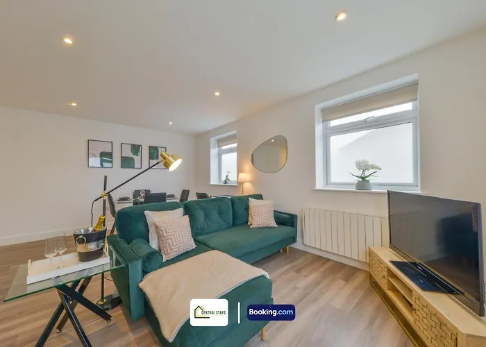 Luxury 1 Bedroom Apartment With Free Parking