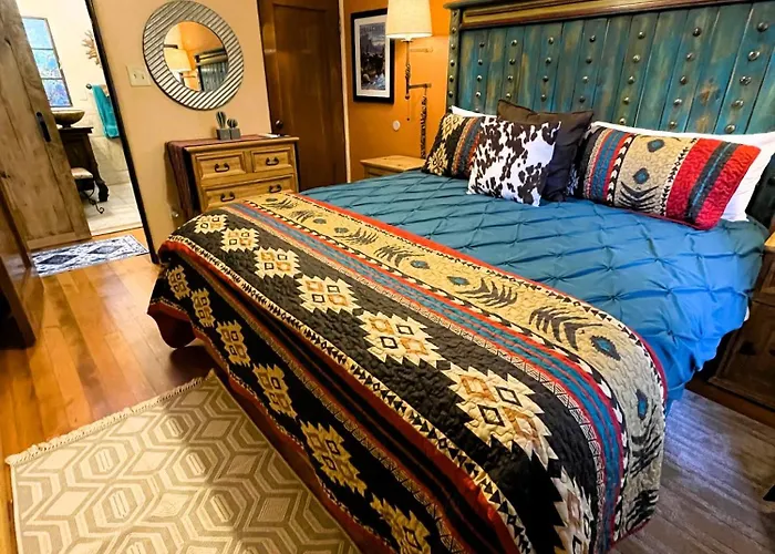 The Pleasant Street Casitas - Historic & Modern Charm