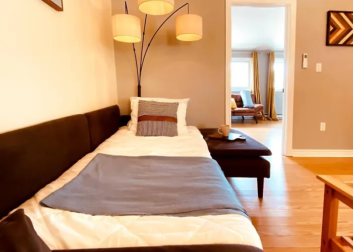 Kingstonstays The Neighbourhood, Expansive Loft, Free Parking