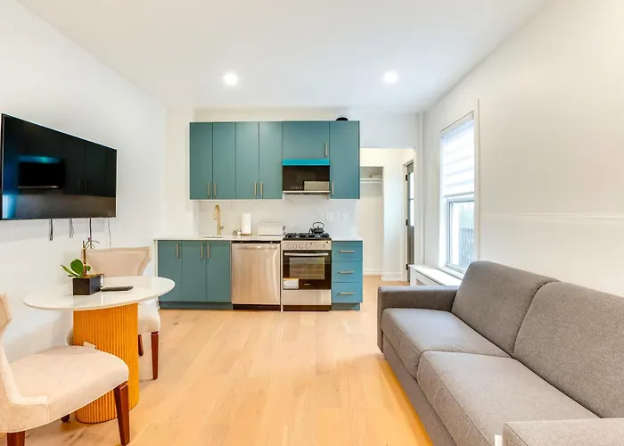 Centrally Located & Pet Friendly: Yonkers Studio!