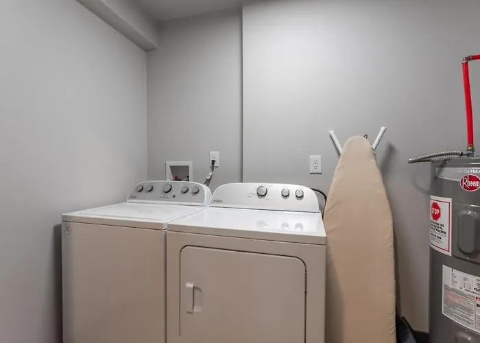 Luxury Apt On Bagnell Dam Blvd!