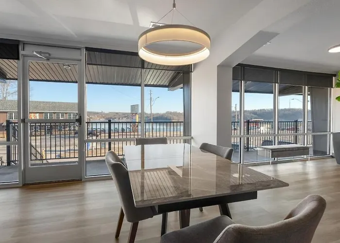 Luxury Apt On Bagnell Dam Blvd!