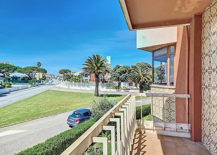 Modern & Comfy - Beach 4Min Walk, Balcony, 3 Bedroom