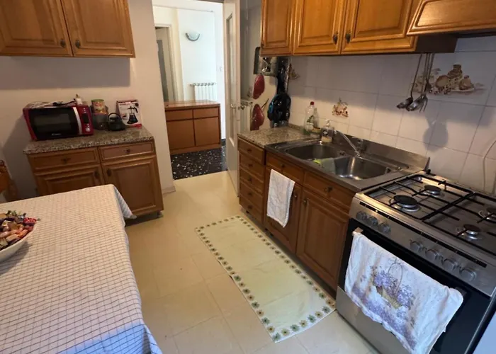 2-Bedroom Sunny Sea View With Balcony, La Casa Di Christine