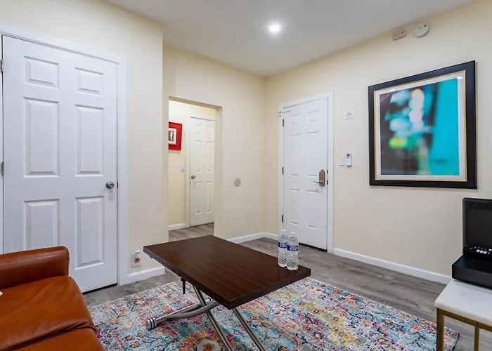 Upscale Relax 2 Bedroom Near Yankee Stadium 14 Min Drive