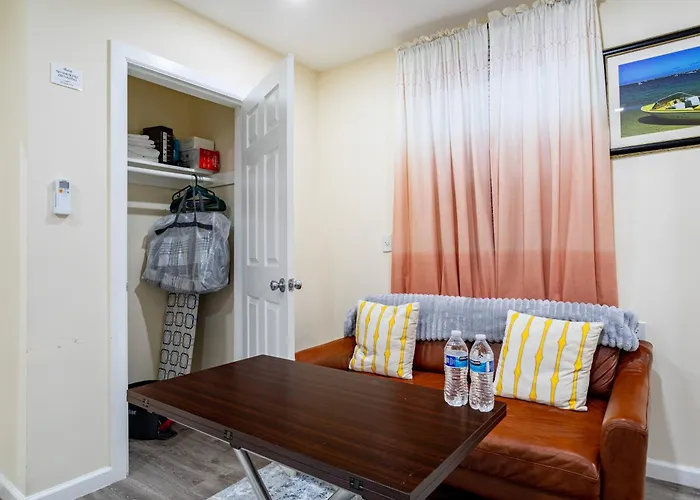 Luxe Retreat 2 Bedroom Hideaway Minutes From Nyc