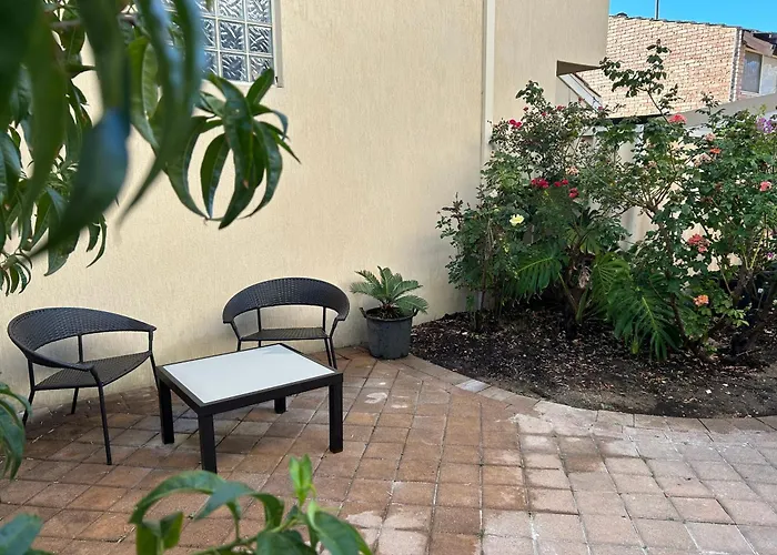 Como Beach Apartments