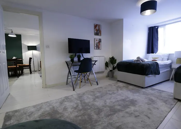 B-Comfy Town Centre Apartment Free Parking Wifi