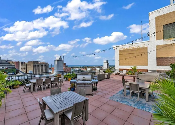 Your Downtown Oasis, Pool Gym In Building Steps From Dining And Top Sights