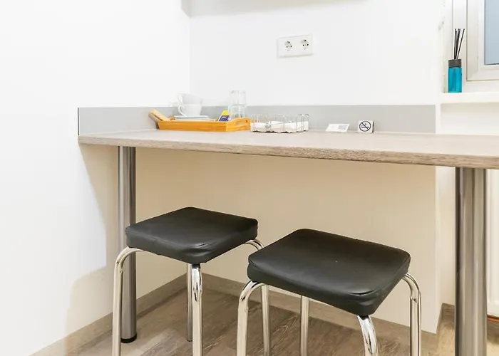 Private Room #5 With 2 Twin Beds, Self Check-In, Ground Floor, Ac, Only 2Min To Rab, No Kitchen
