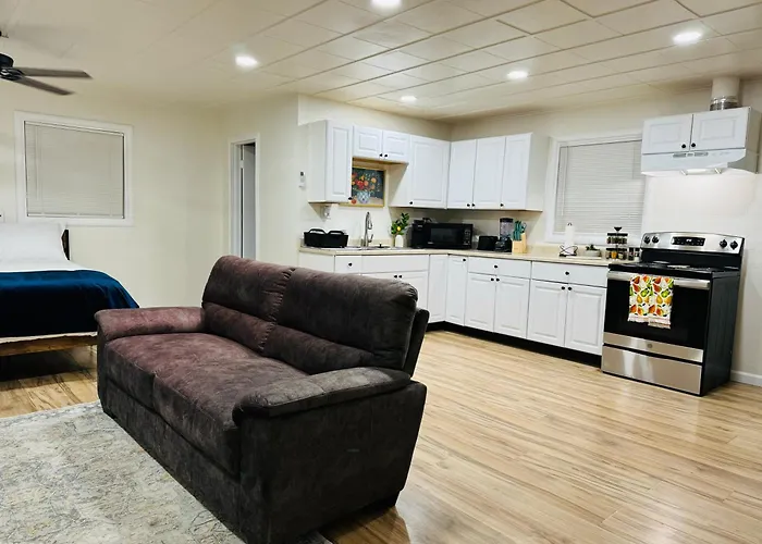 Contemporary Studio Near Mojave Aerospace Airport