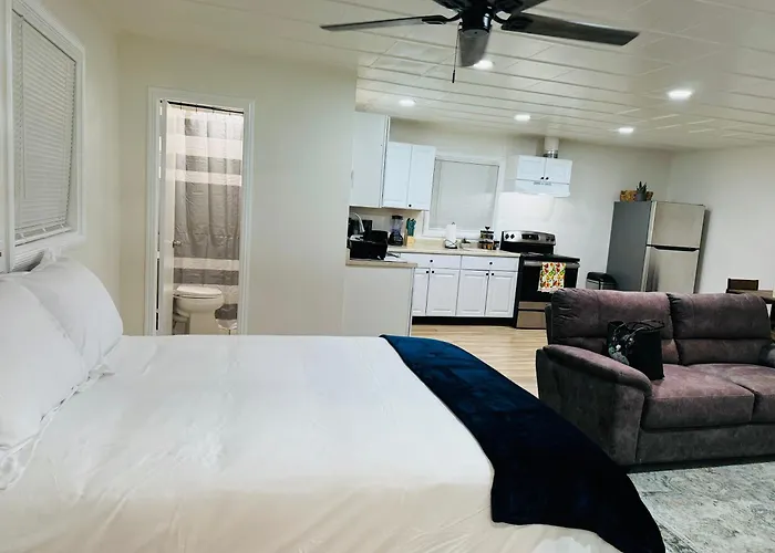 Contemporary Studio Near Mojave Aerospace Airport
