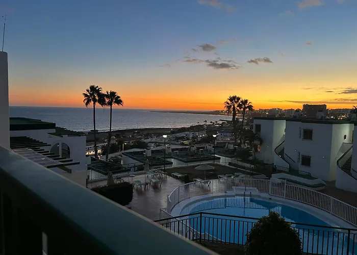 Sea View 2Br Toploctaion Heated Pool 5 Min To Beach