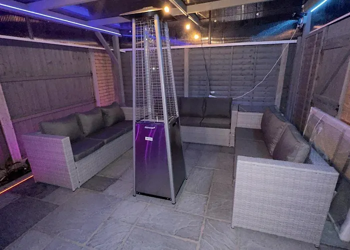 Luxxe House With Hot Tub And Pool Table