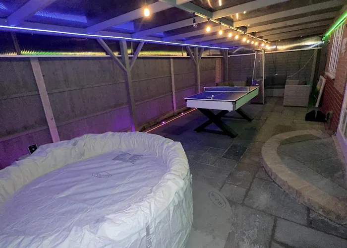 Luxxe House With Hot Tub And Pool Table