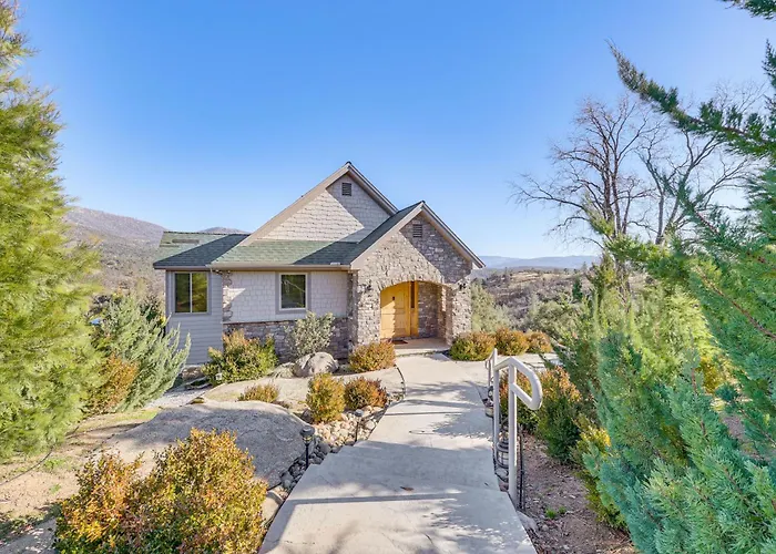 28 Mi To Yosemite: Lovely Mtn Cottage W/ Deck!