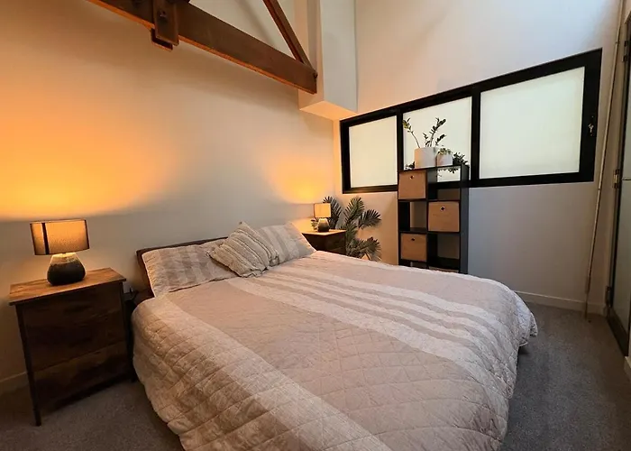 Devonport Cbd Modern Loft