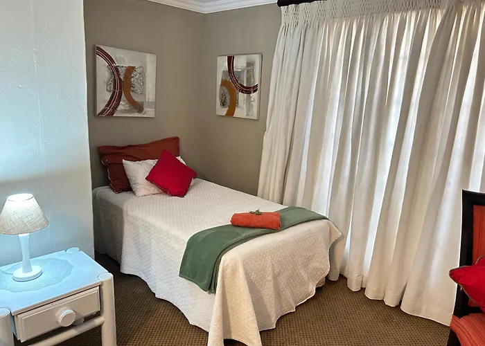 Artzys Cottage 1Km To Olivedale Clinic