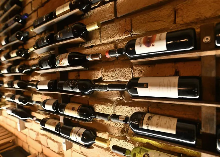 Goldcentral Apartments - Stylish Apartments - Wine Tasting Access