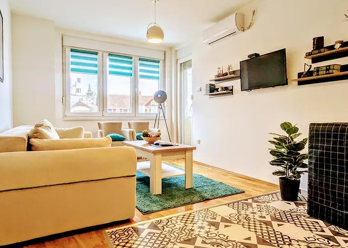 Blue Lagoon-City Center Apartments & Private Parking-Apartmani-Nsmilos