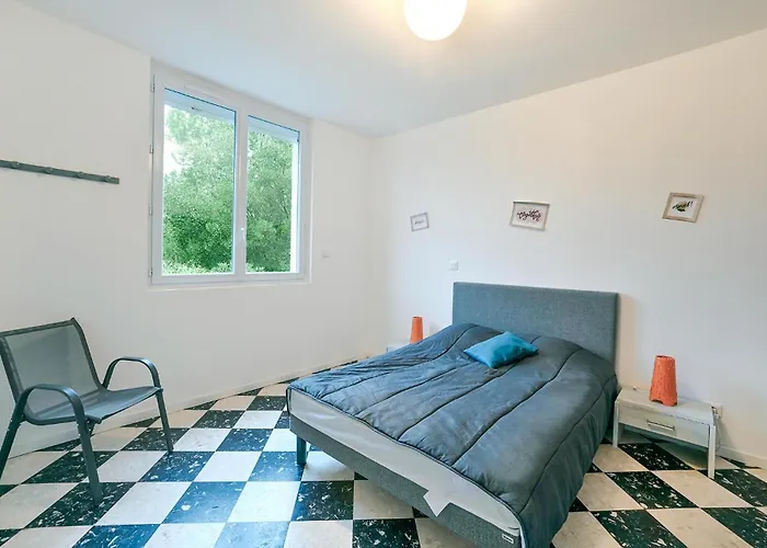 2 Bedroom Awesome Apartment In Vallon Pont Darc