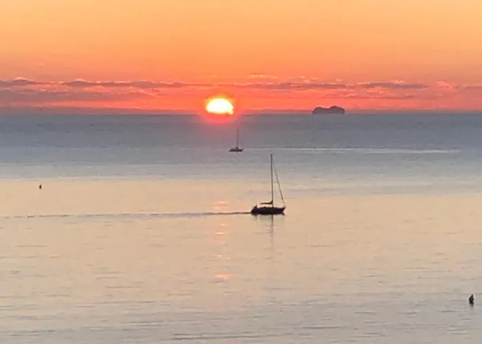 Petit Paradis A Sanary Avec Vue Mer Wifi Et Clim