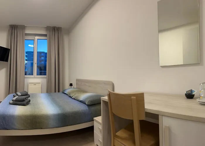 La Veranda Guest Rooms - Free Public Transport & Parking, Close To City Center