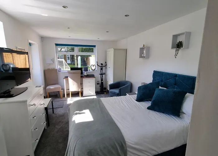 Sittingbourne 1 Bed Self-Contained Annex, With Parking