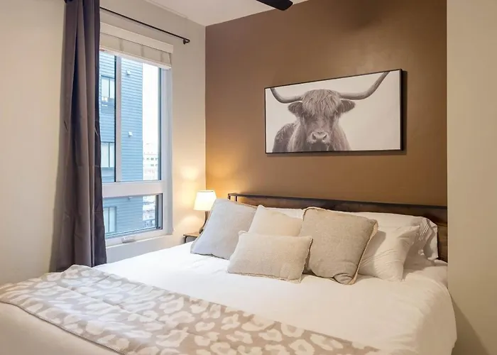 Botanicals And Cattle Vibes:Two-Suite Vista Escape