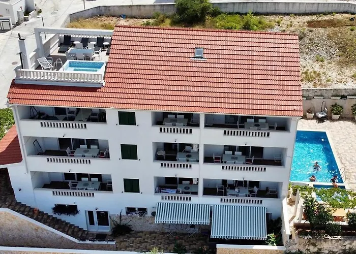 La Perla Apartments 2