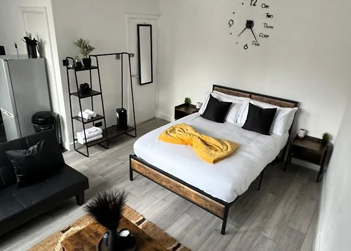 Free Parking! Kingston Studio, Ideal For Professionals Relocators And Leisure Stays, Near Kingston Station And Shopping Centre