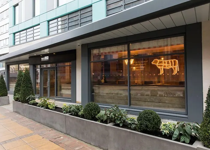 Charming Wimbledon 3-Bed Apt With Outdoor Area
