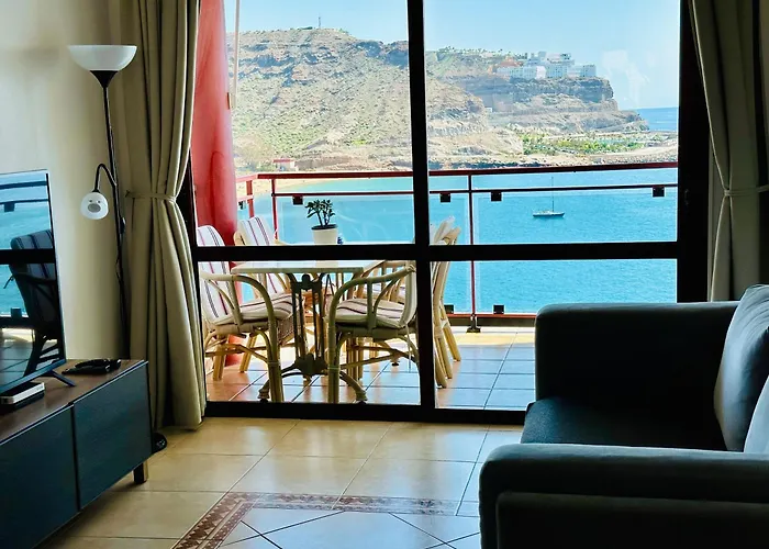 Su Eminencia - Sea View Apartment With Modern Comforts