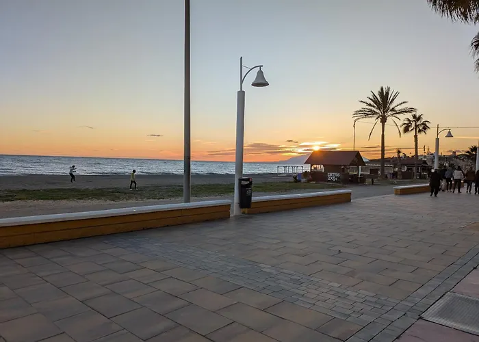 Ático Mediterráneo con Terraza y Solárium en el centro y a un paso del mar en Rincón de la Victoria