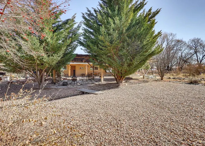 Artsy Studio W/ Patio: 25 Mi To Santa Fe