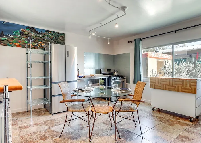 Artsy Studio W/ Patio: 25 Mi To Santa Fe