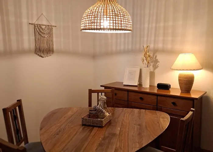 Gale Garden Retreat - Heated Pool & Bikes