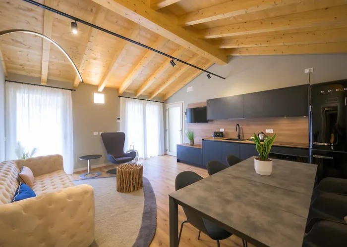 La Cort Apartments - Number 5