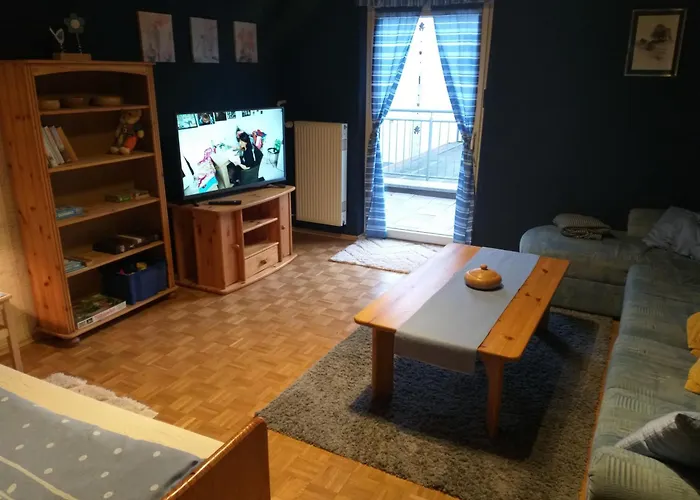 80 Qm Apartment, Zwei Schlafzimmer Und Eigener Parkplatz