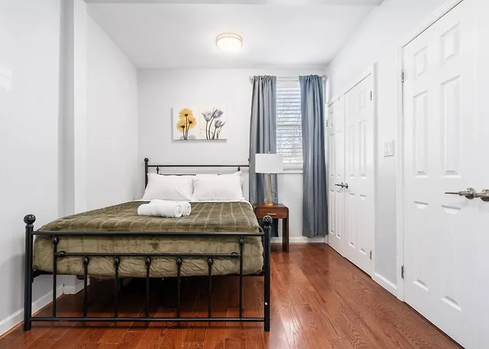 Modern 3 Bed Apt Parking W D