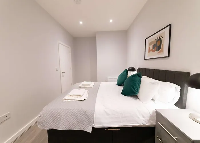 Convenient 2 Bed Apartment In Waterloo Liverpool
