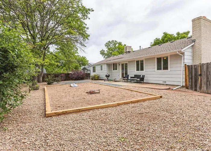 Family Friendly 3 Bedroom 2 Bathroom Home