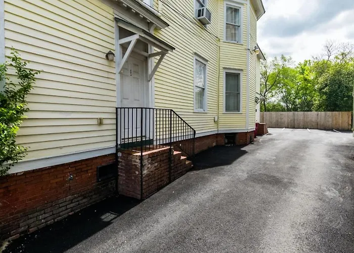 Historic Brick Loft - Downtown - Free Parking