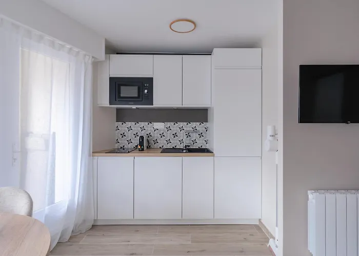 Central Appartement With Terrace And Free Parking