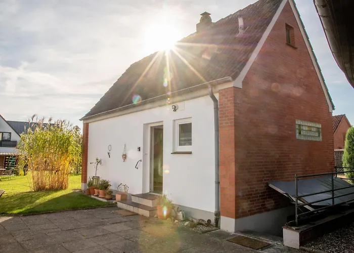 Kleines Ferienhaeuschen Im Garten