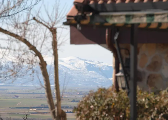 Una casita en el campo dentro de la ciudad